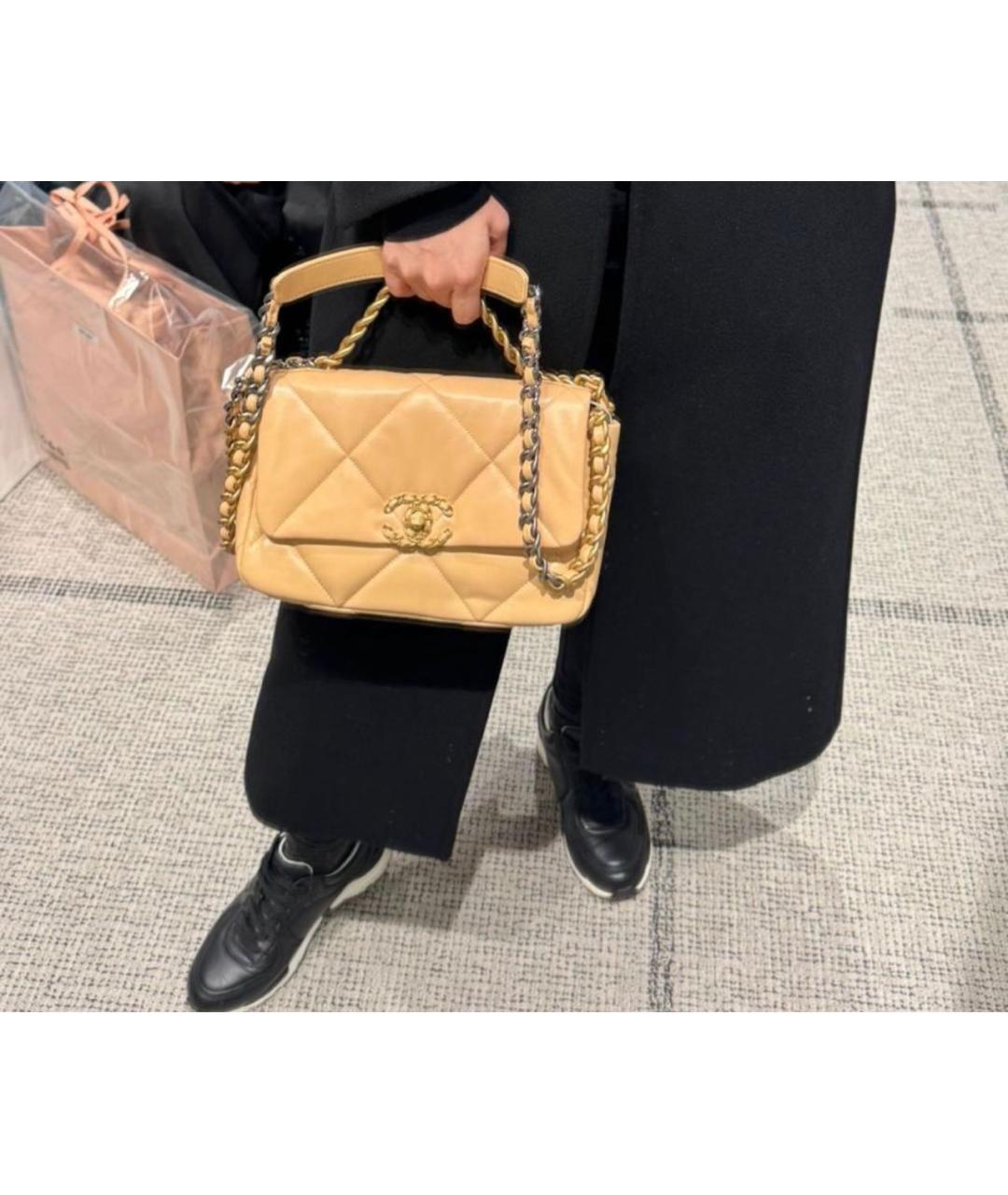 CHANEL Бежевая кожаная сумка через плечо, фото 3