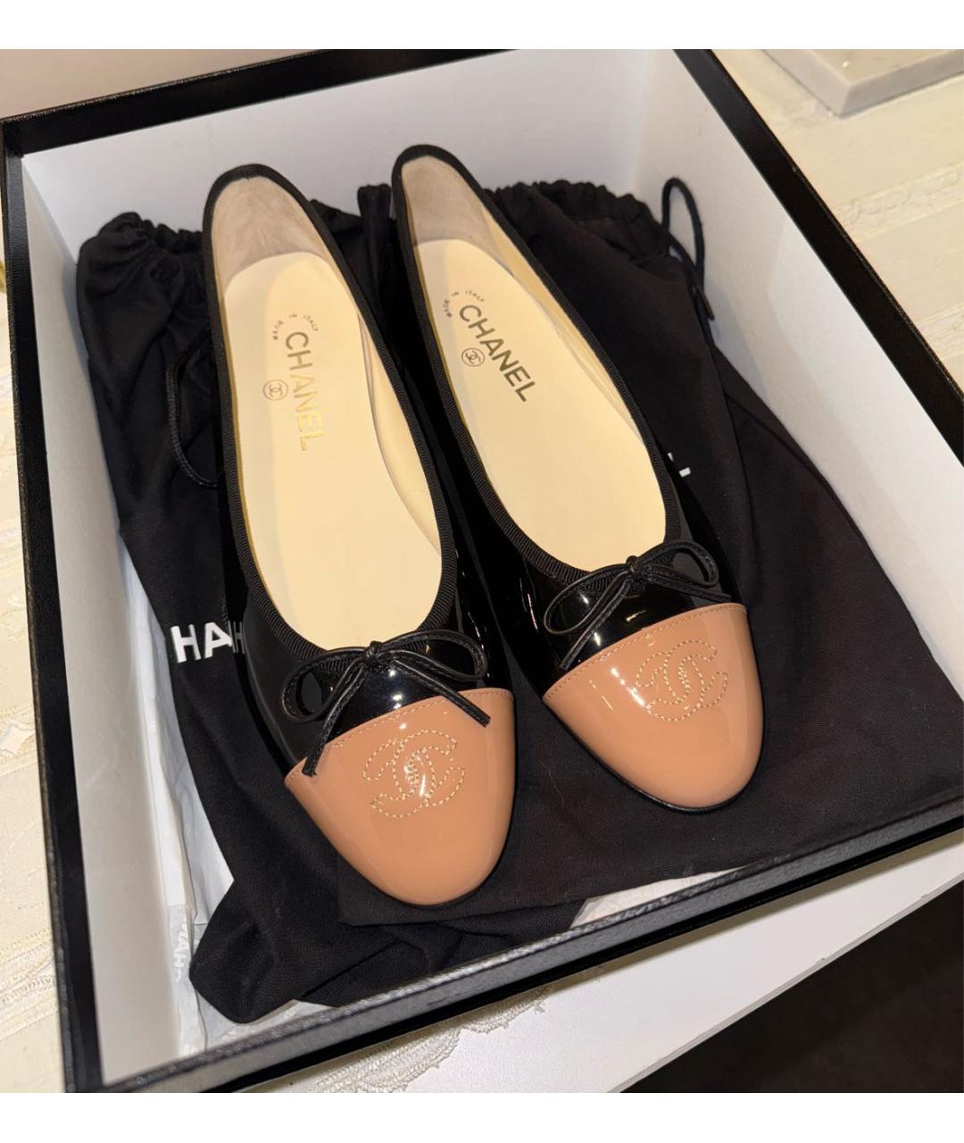 CHANEL Черные балетки из лакированной кожи, фото 3