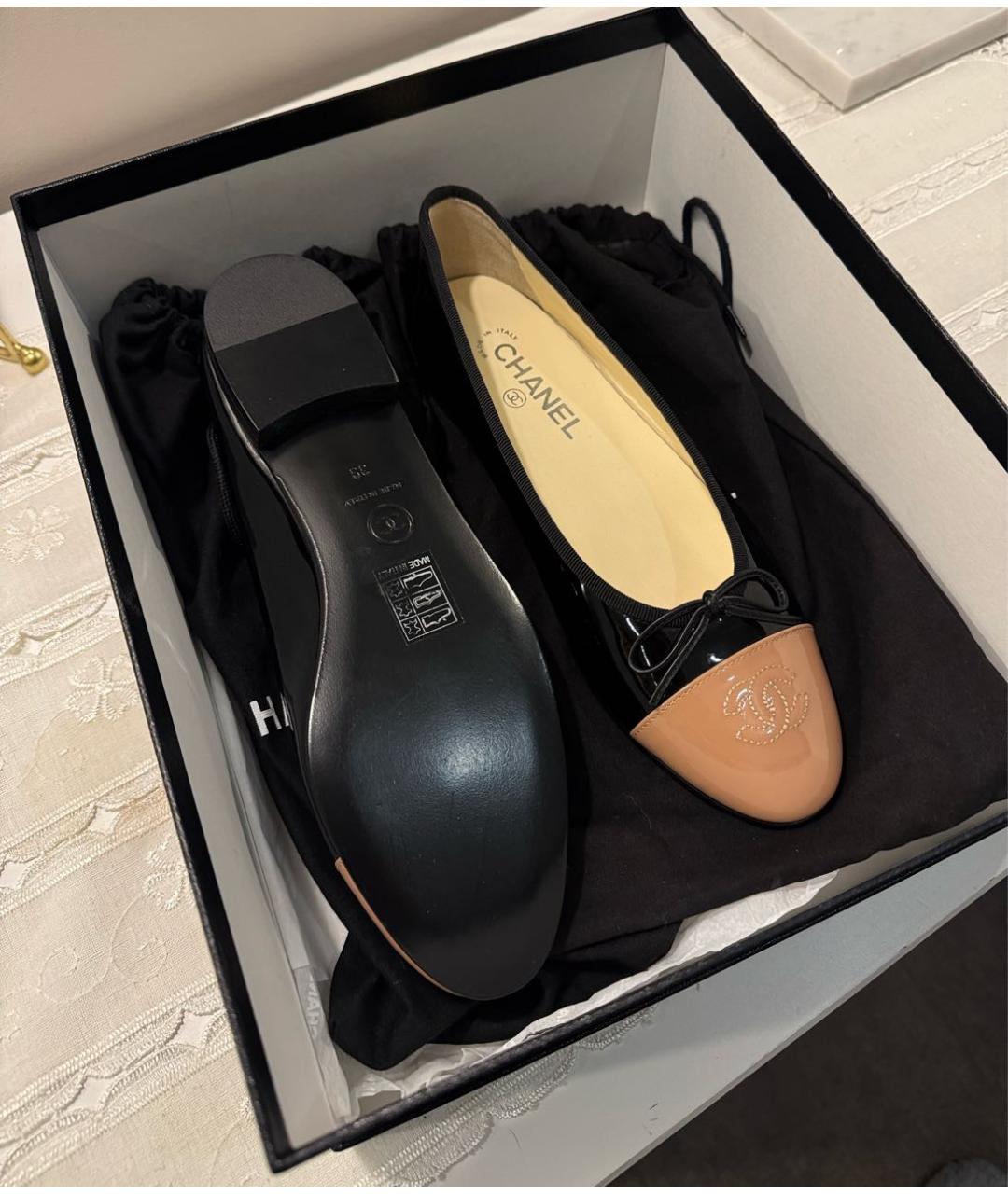 CHANEL Черные балетки из лакированной кожи, фото 2