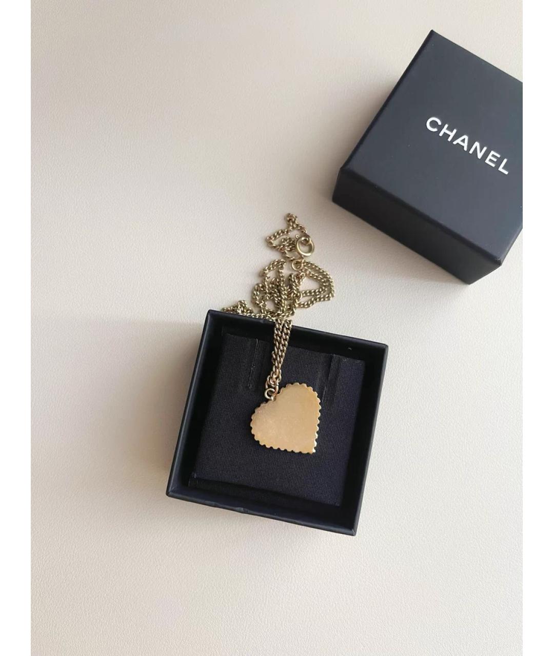 CHANEL Розовая металлическая подвеска, фото 3