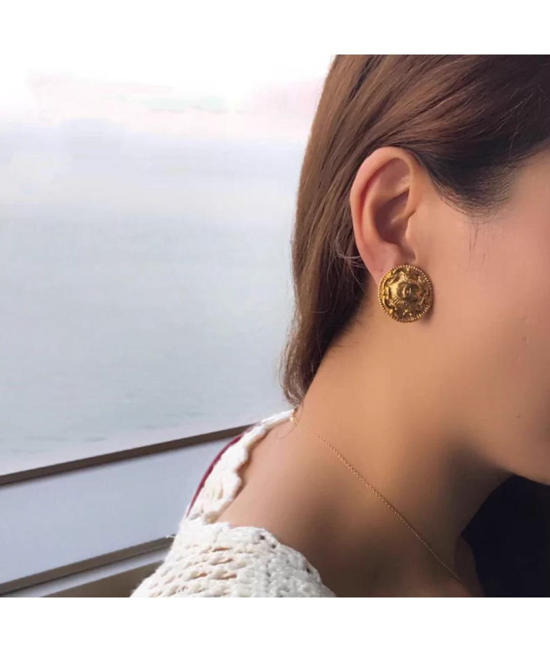 CHANEL Золотые металлические серьги, фото 3