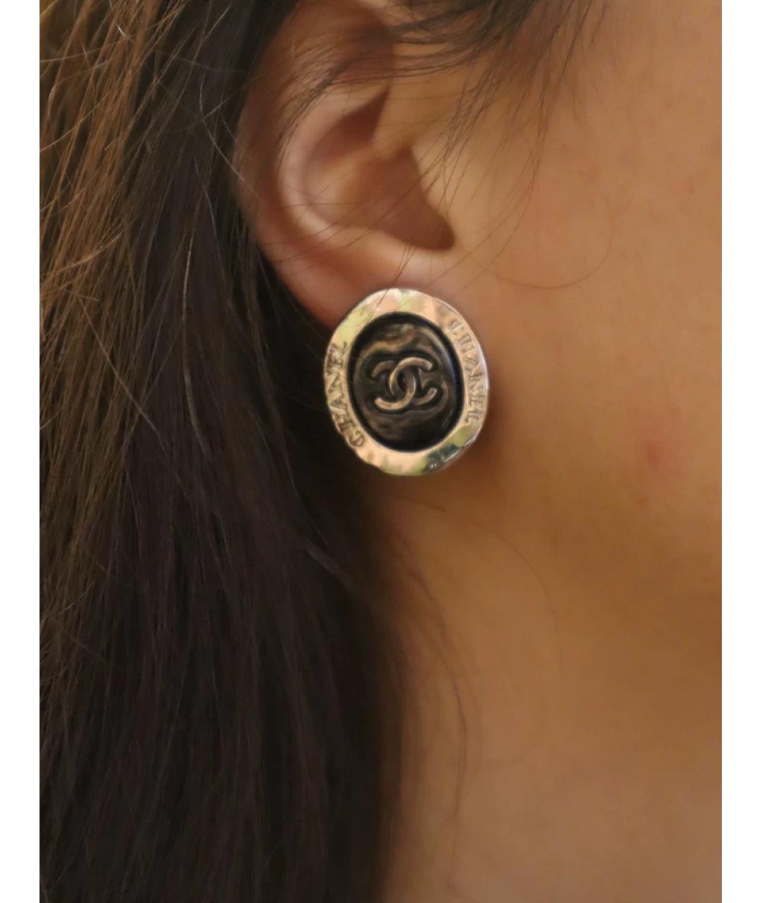 CHANEL Черные металлические серьги, фото 3