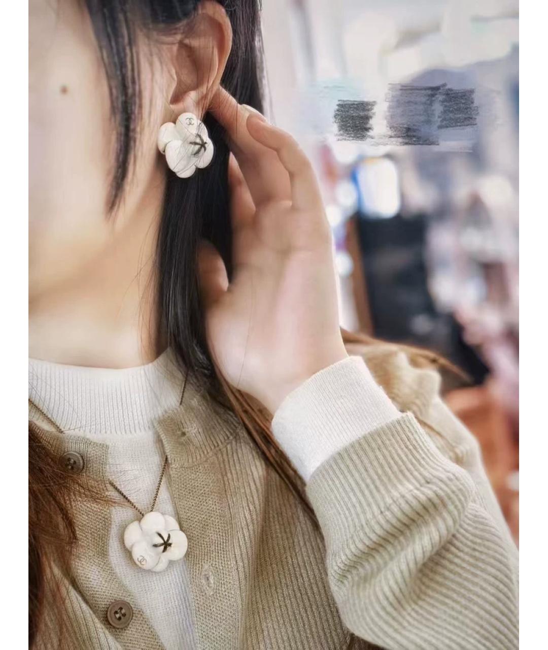 CHANEL Белая подвеска, фото 5