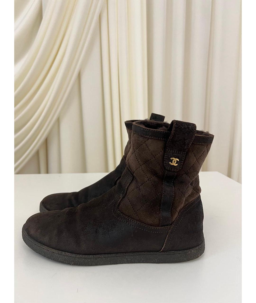 CHANEL Коричневые замшевые ботильоны, фото 8
