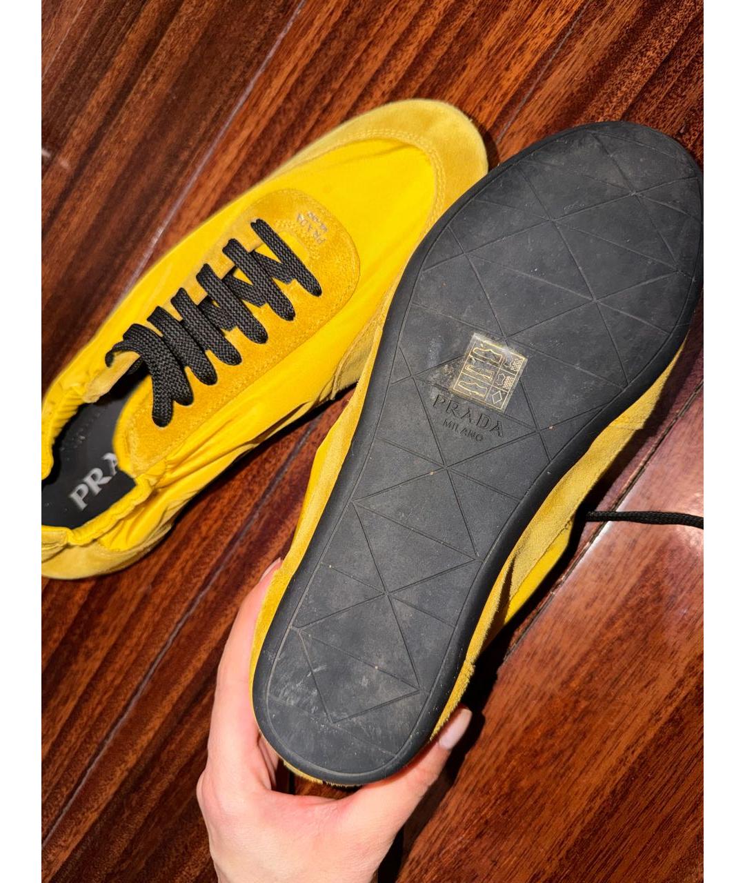 PRADA Желтые кожаные кеды, фото 2
