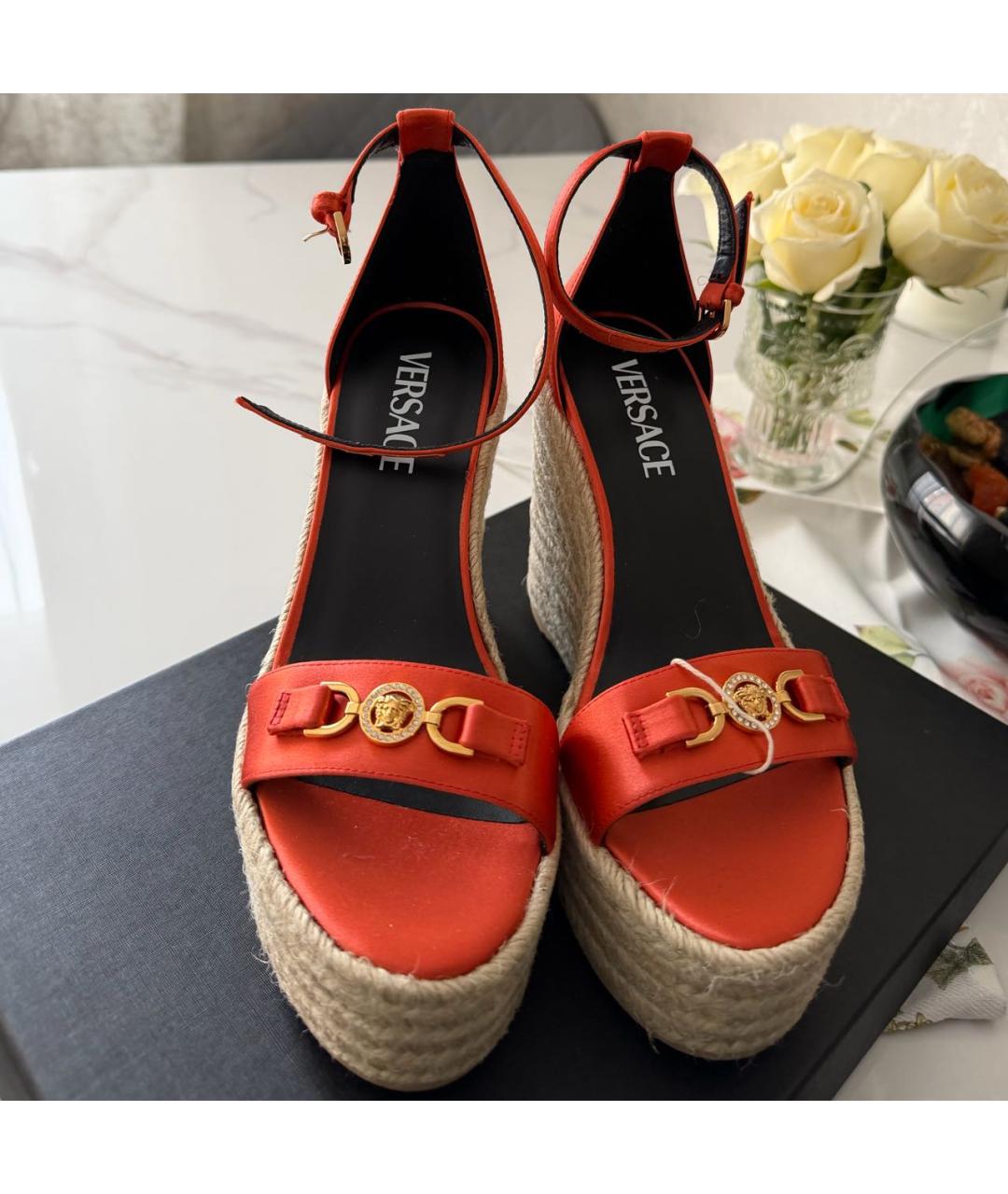 VERSACE Оранжевое текстильные босоножки, фото 3