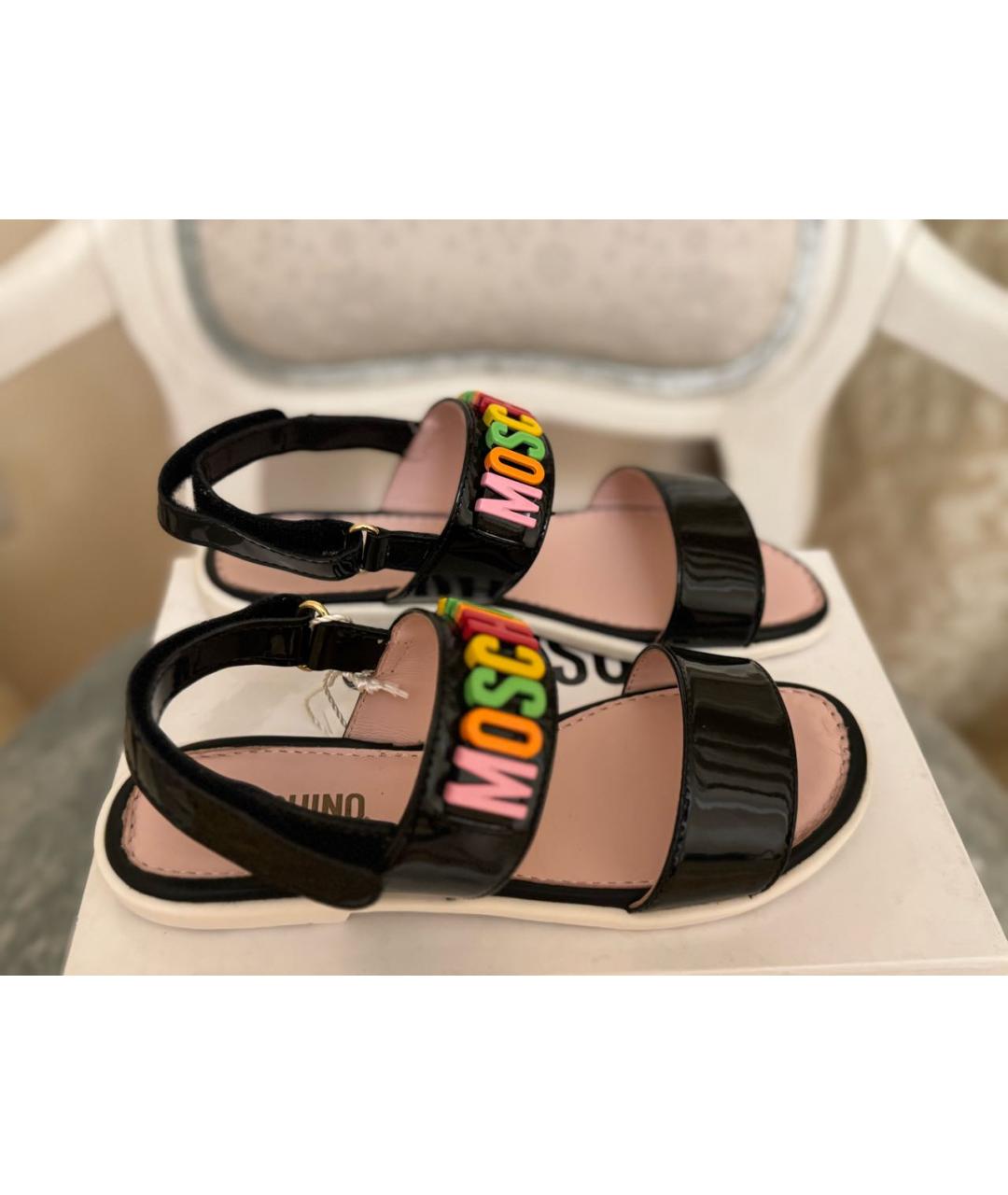 MOSCHINO Черные сандалии и шлепанцы из лакированной кожи, фото 8