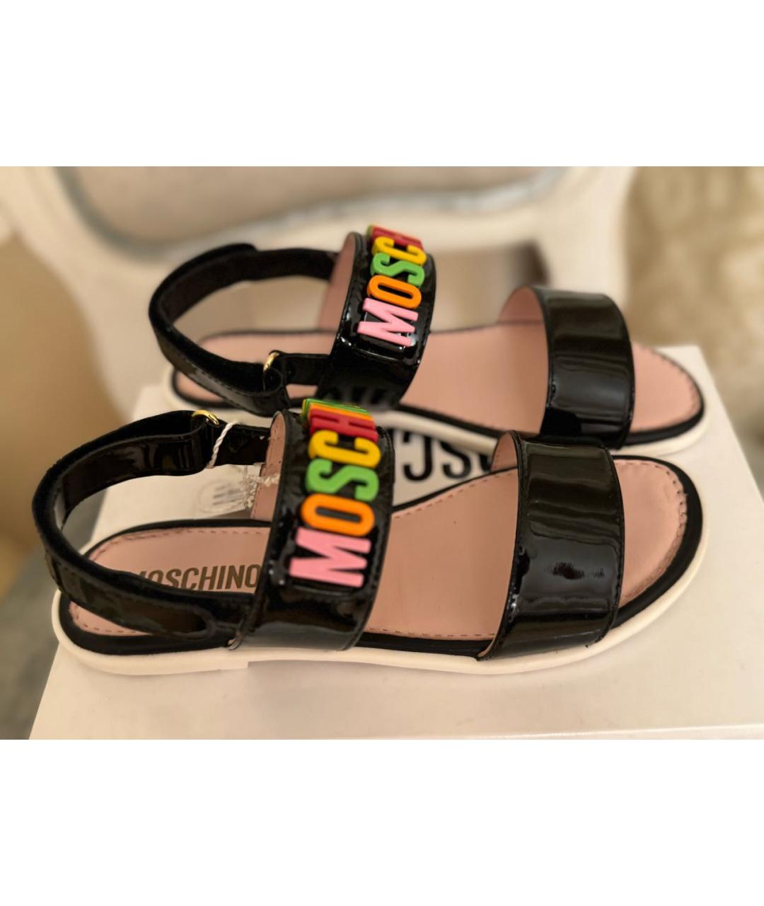 MOSCHINO Черные сандалии и шлепанцы из лакированной кожи, фото 9