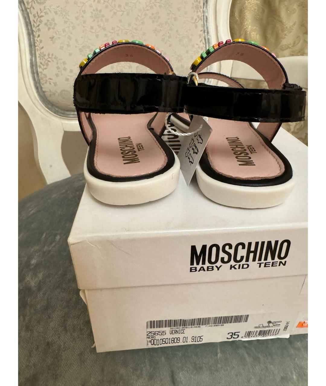 MOSCHINO Черные сандалии и шлепанцы из лакированной кожи, фото 4