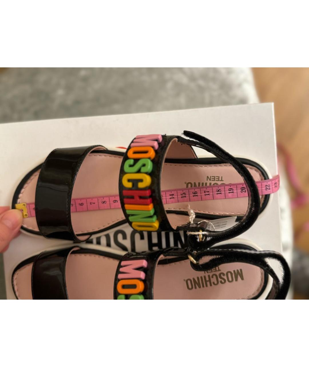 MOSCHINO Черные сандалии и шлепанцы из лакированной кожи, фото 5