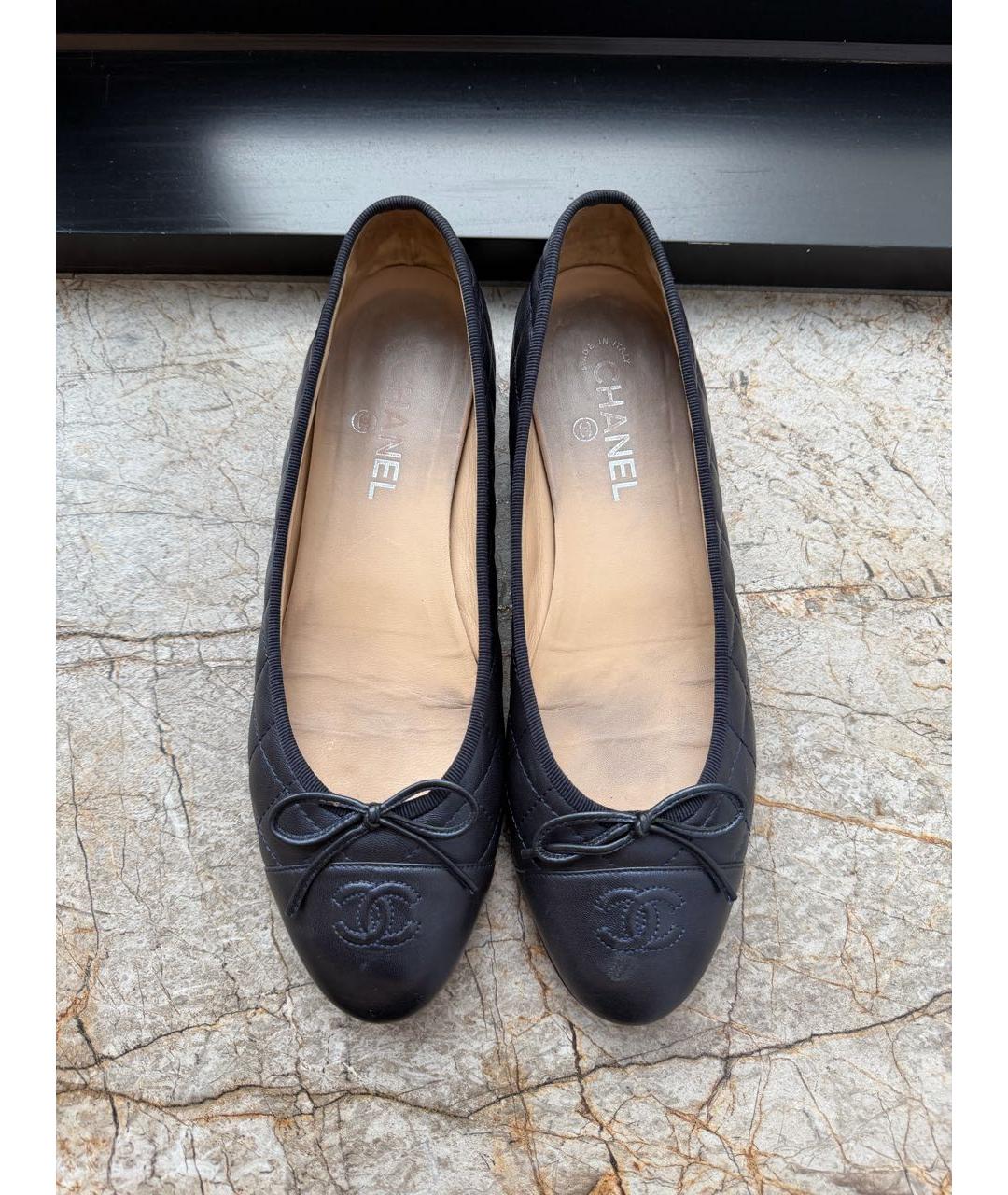CHANEL Темно-синие кожаные балетки, фото 3