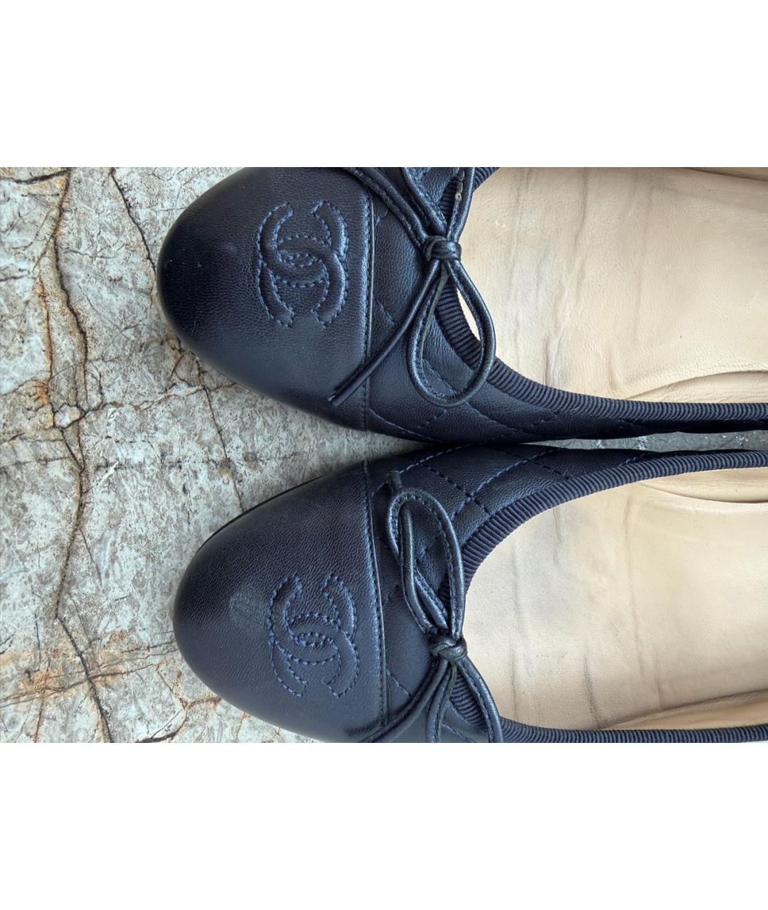 CHANEL Темно-синие кожаные балетки, фото 5