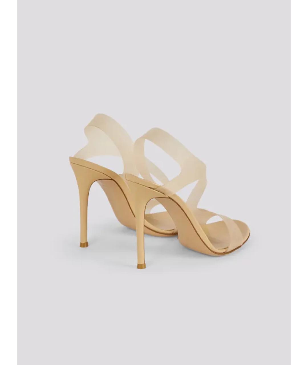 GIANVITO ROSSI Бежевые босоножки из лакированной кожи, фото 3