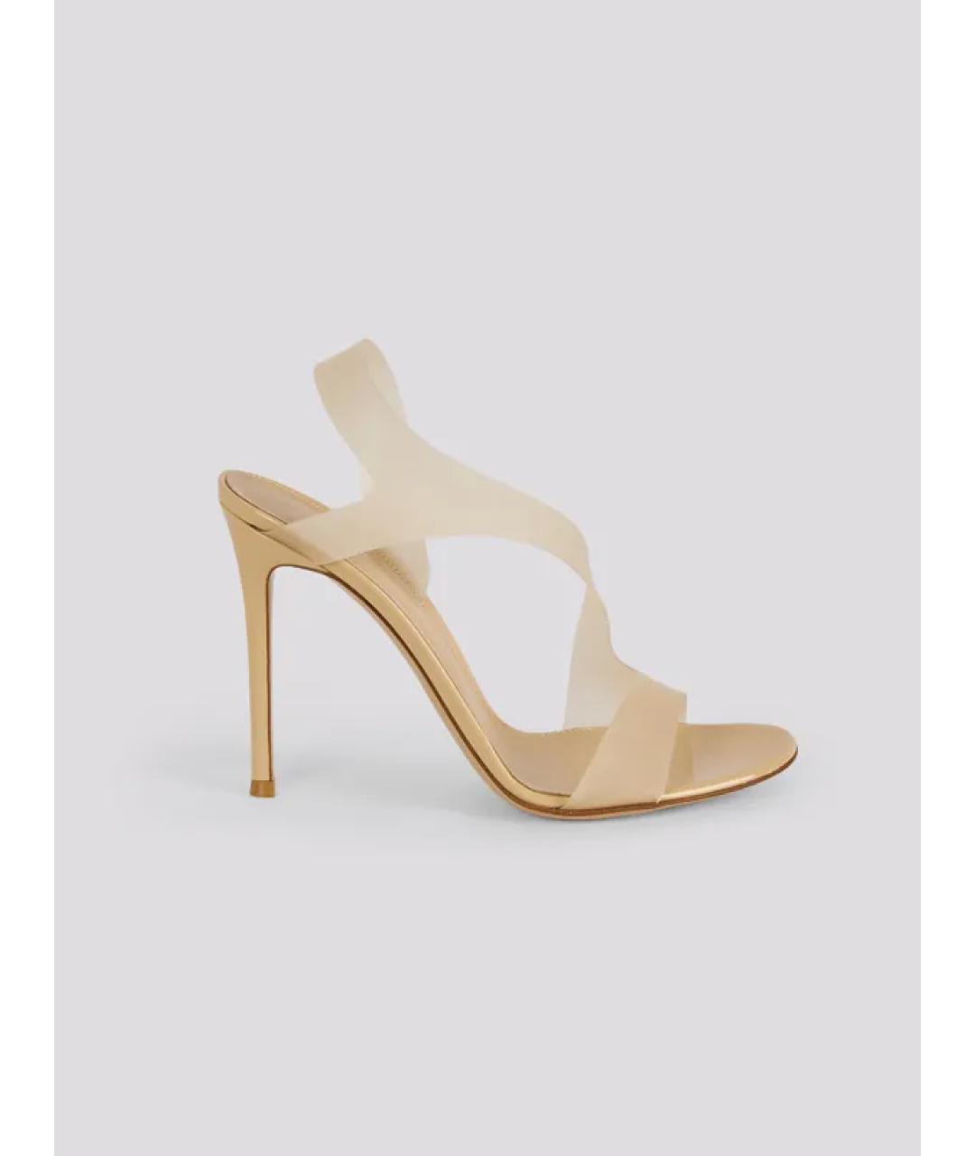 GIANVITO ROSSI Бежевые босоножки из лакированной кожи, фото 5