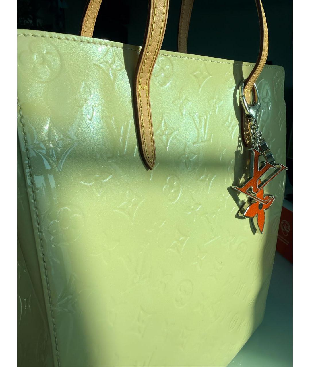 LOUIS VUITTON Бежевая сумка с короткими ручками из лакированной кожи, фото 2