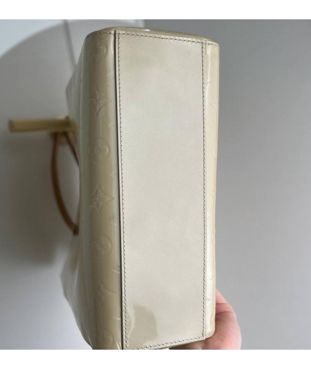 LOUIS VUITTON Бежевая сумка с короткими ручками из лакированной кожи, фото 5