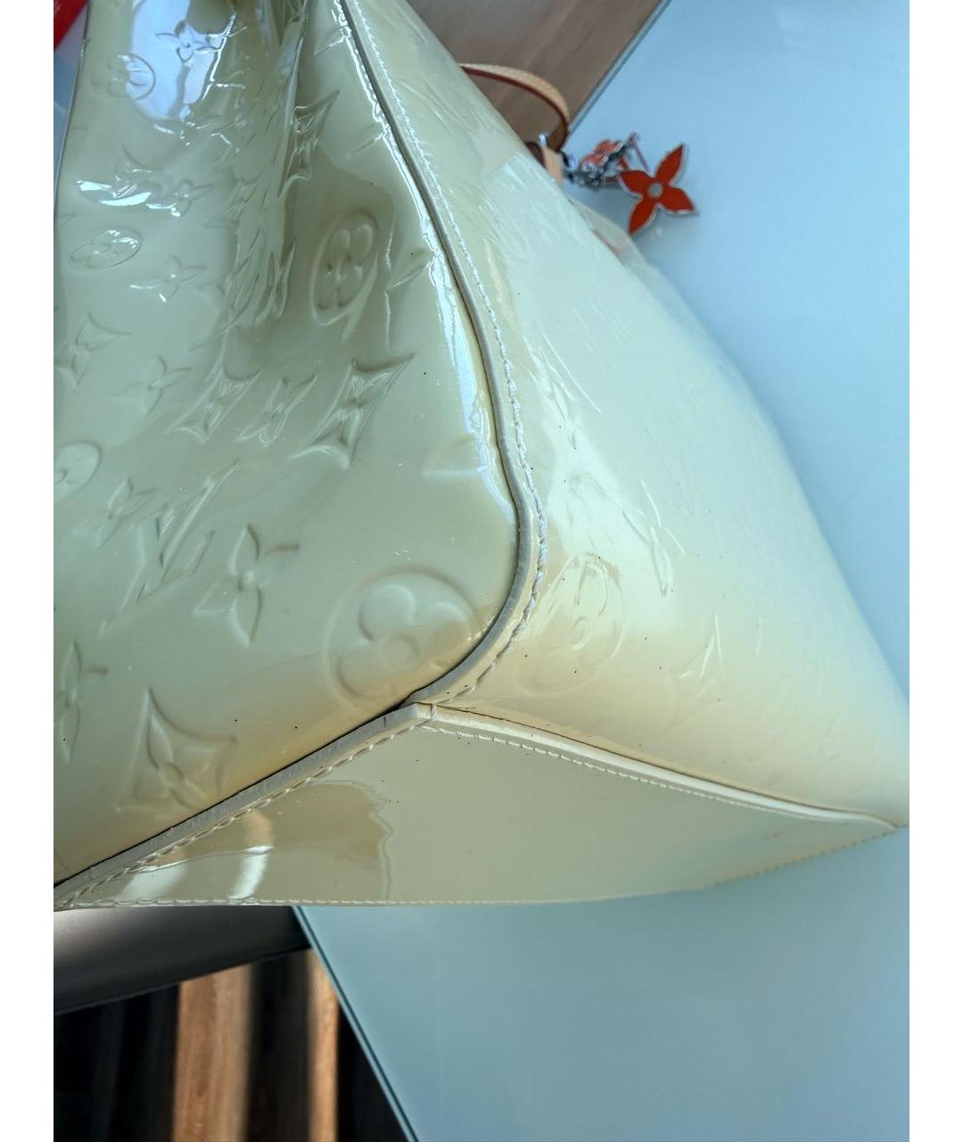 LOUIS VUITTON Бежевая сумка с короткими ручками из лакированной кожи, фото 6