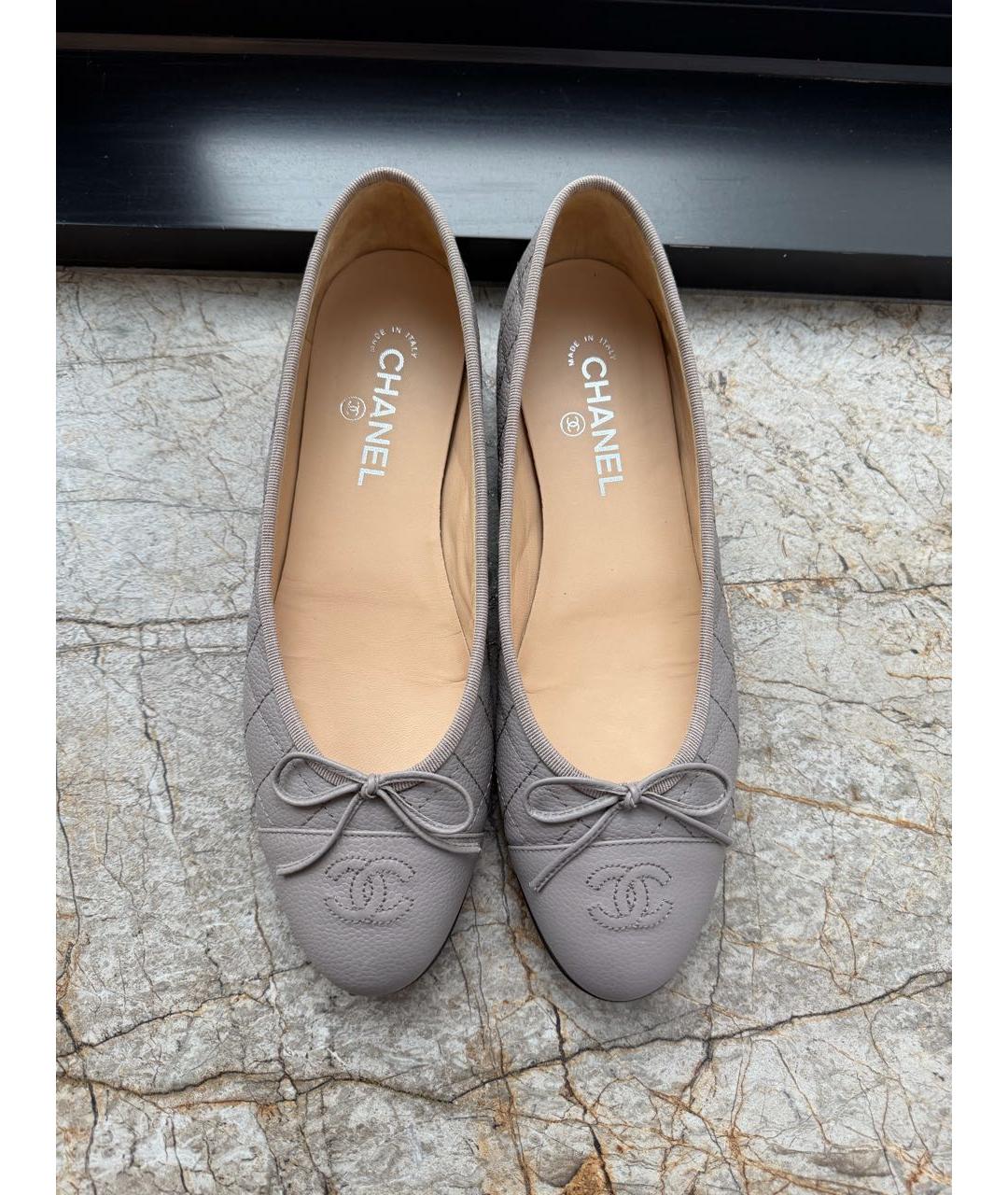 CHANEL Серые кожаные балетки, фото 3