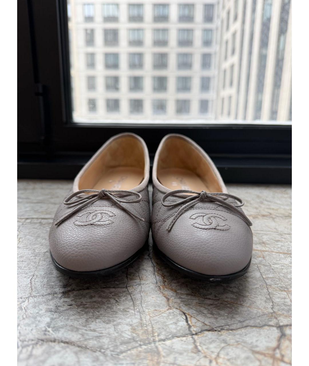 CHANEL Серые кожаные балетки, фото 2