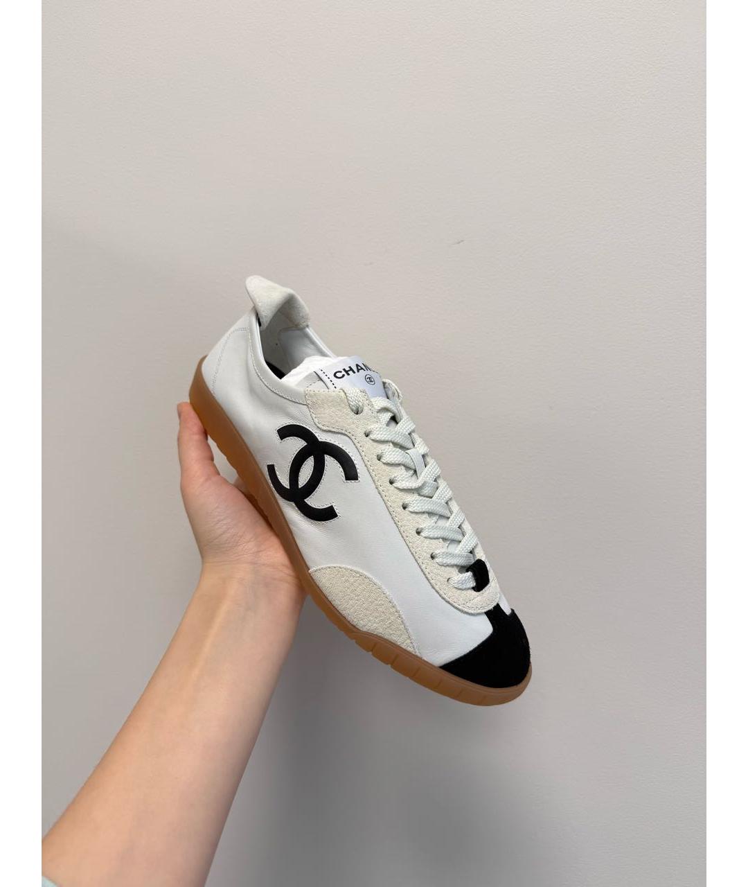 CHANEL Белые кожаные кроссовки, фото 3