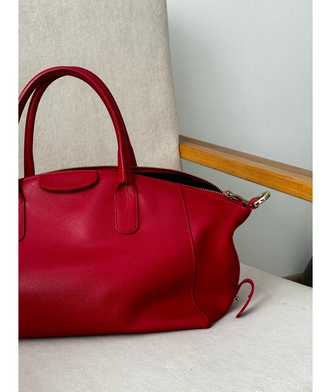 COCCINELLE Красная кожаная сумка с короткими ручками, фото 3