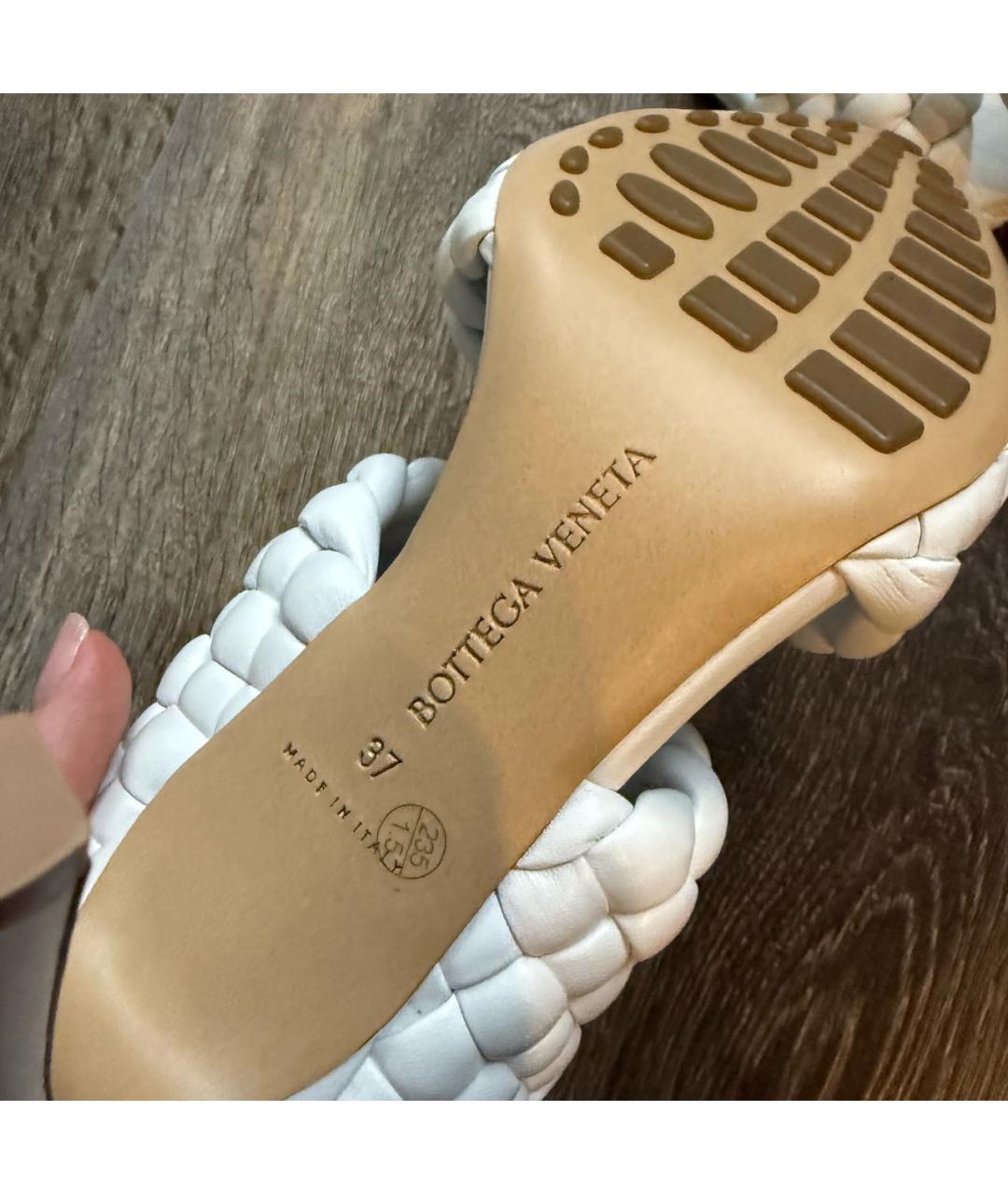 BOTTEGA VENETA Белые кожаные босоножки, фото 8