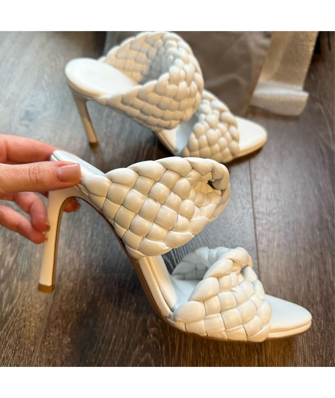 BOTTEGA VENETA Белые кожаные босоножки, фото 5