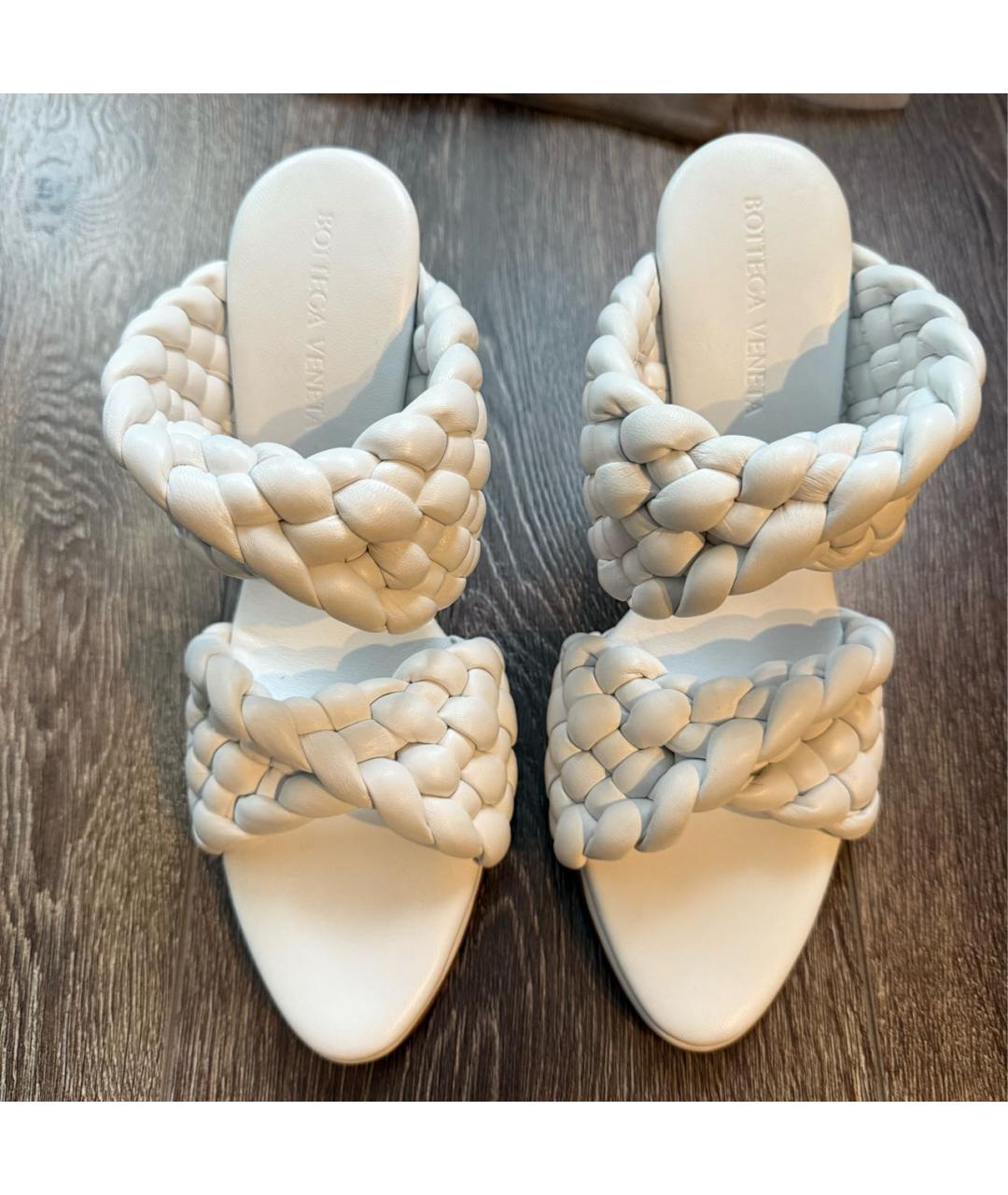 BOTTEGA VENETA Белые кожаные босоножки, фото 2