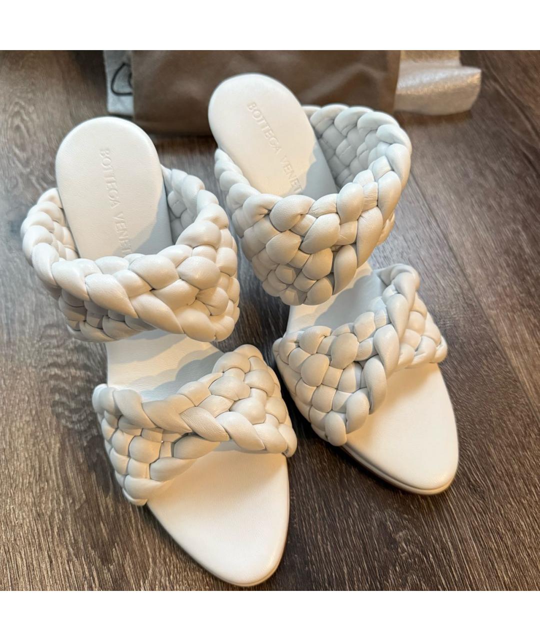 BOTTEGA VENETA Белые кожаные босоножки, фото 6