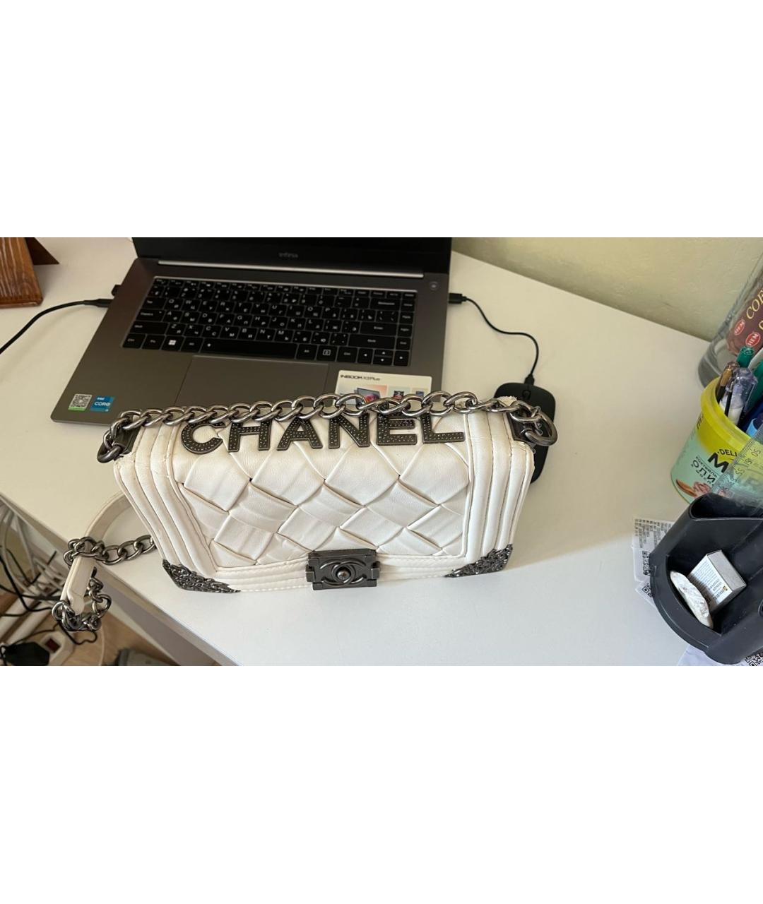 CHANEL Белая кожаная сумка через плечо, фото 2