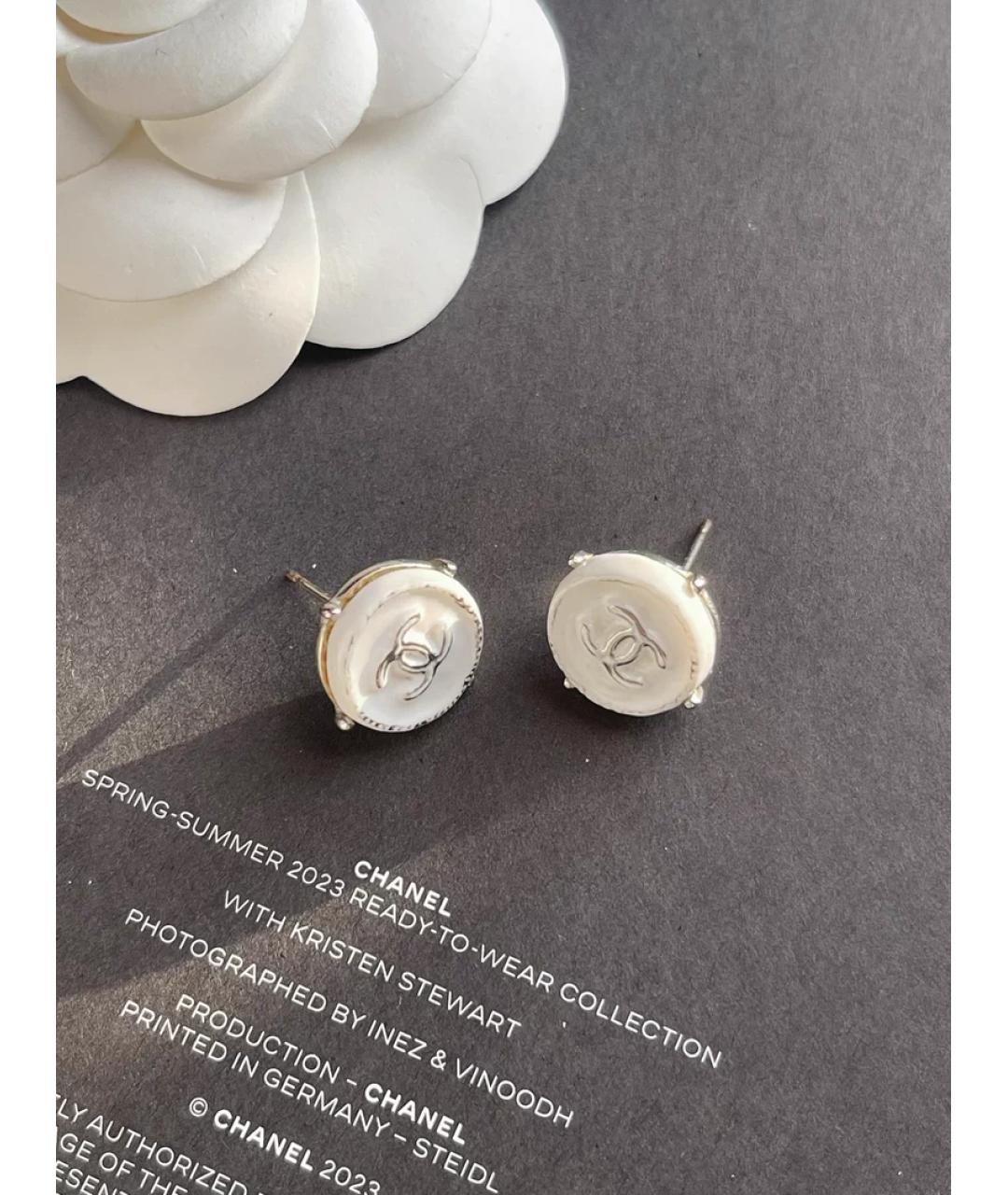 CHANEL Белые металлические серьги, фото 2
