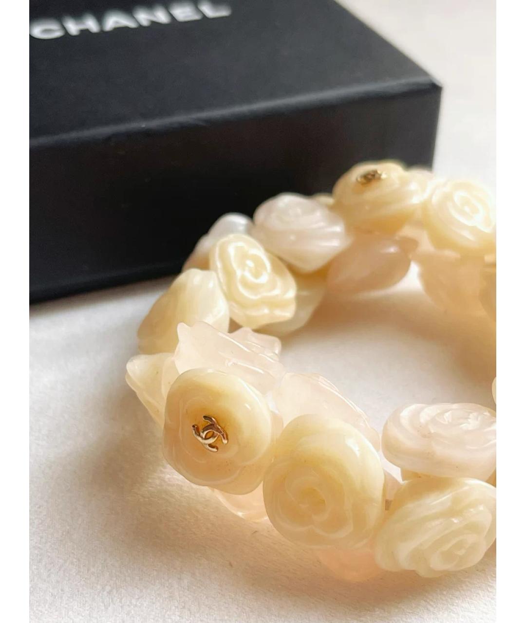 CHANEL Бежевый пластиковый браслет, фото 4