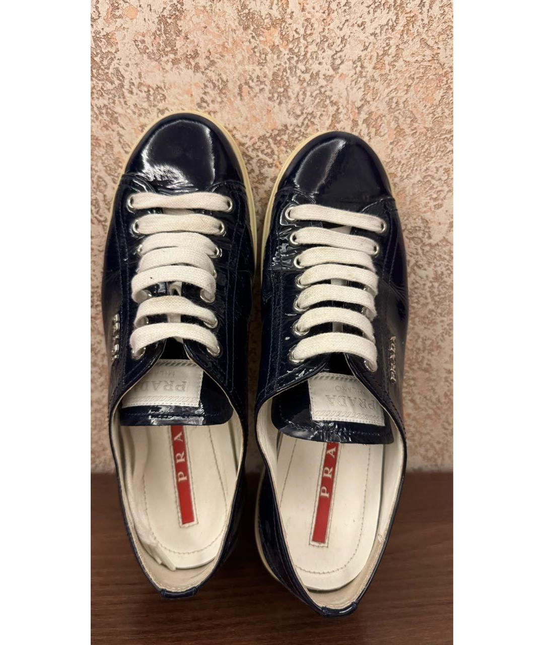 PRADA Темно-синие кеды из лакированной кожи, фото 3