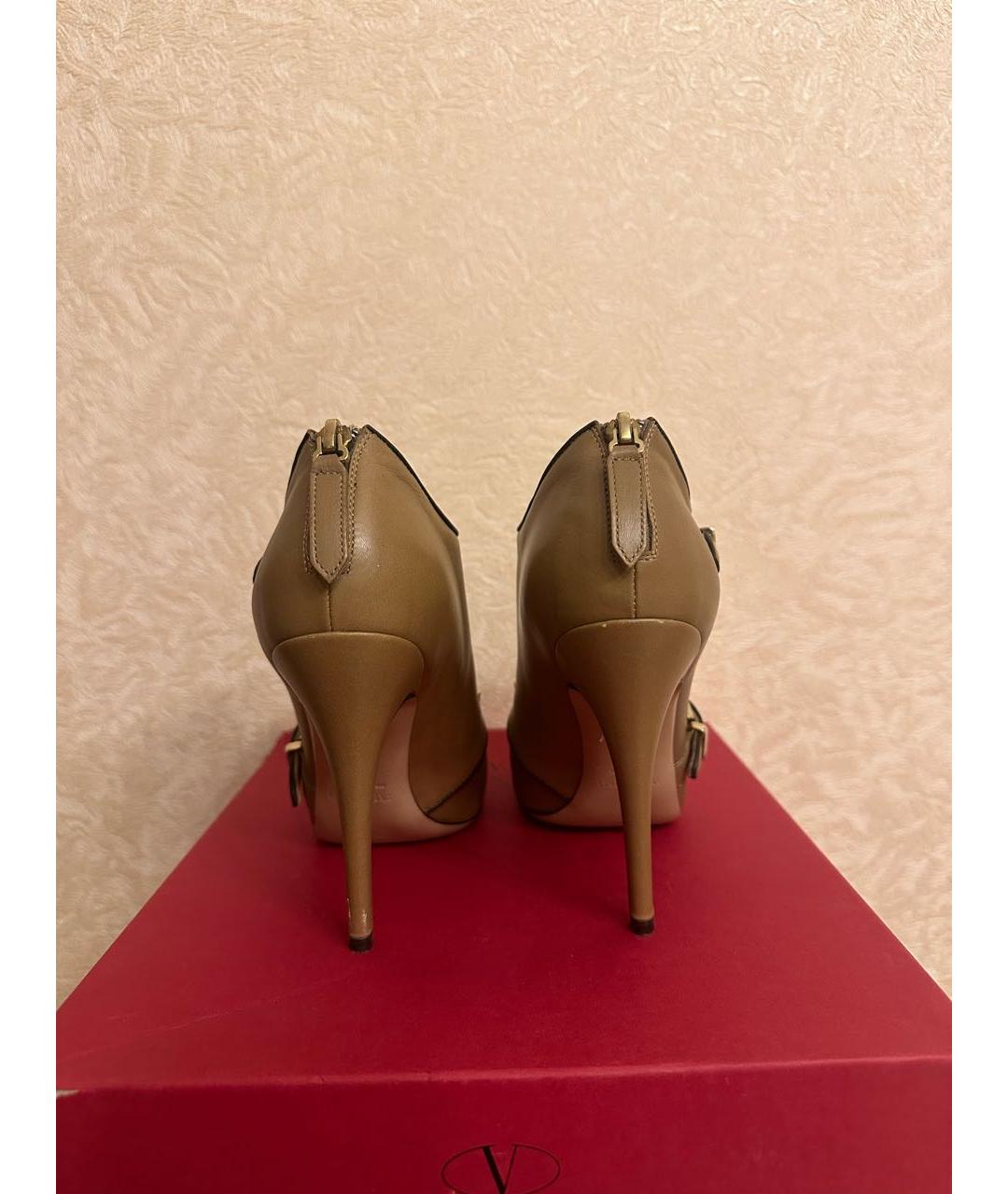 VALENTINO Бежевые кожаные ботильоны, фото 4