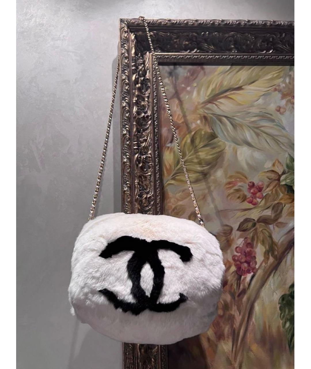 CHANEL Белая меховая сумка через плечо, фото 2