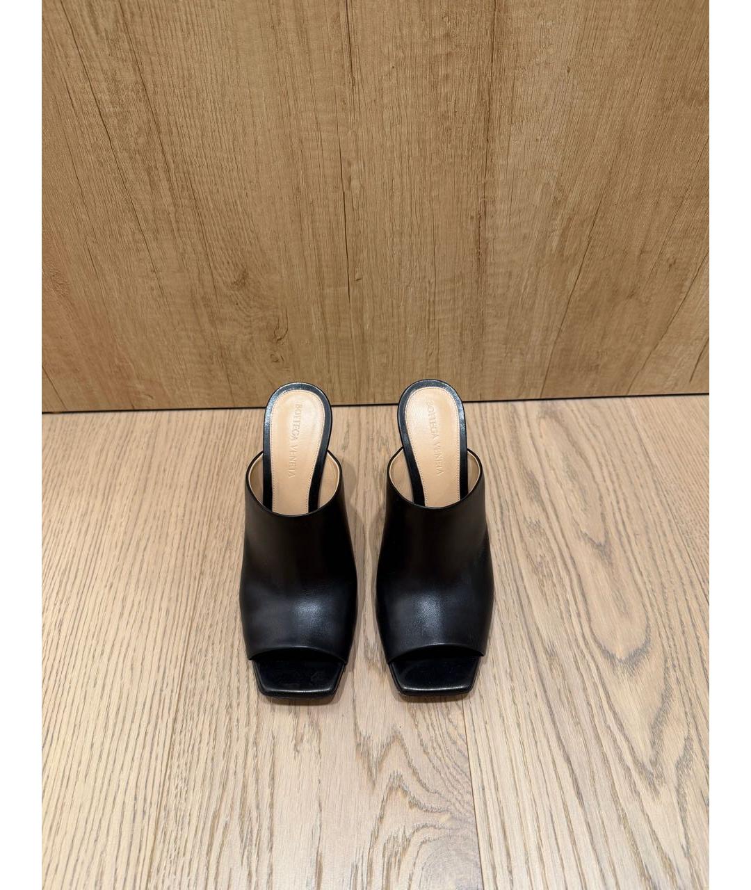 BOTTEGA VENETA Черные кожаные мюли, фото 2