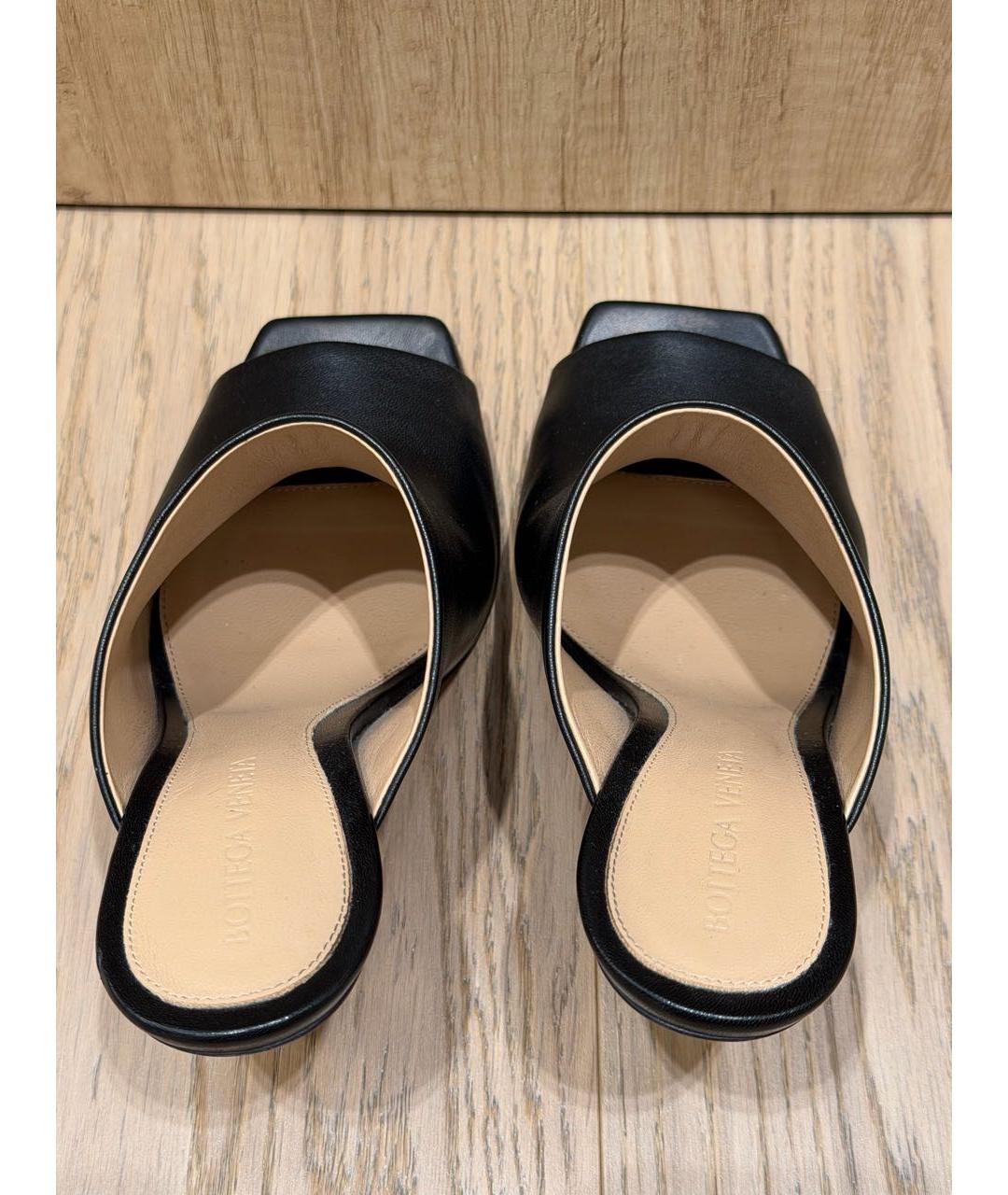 BOTTEGA VENETA Черные кожаные мюли, фото 4