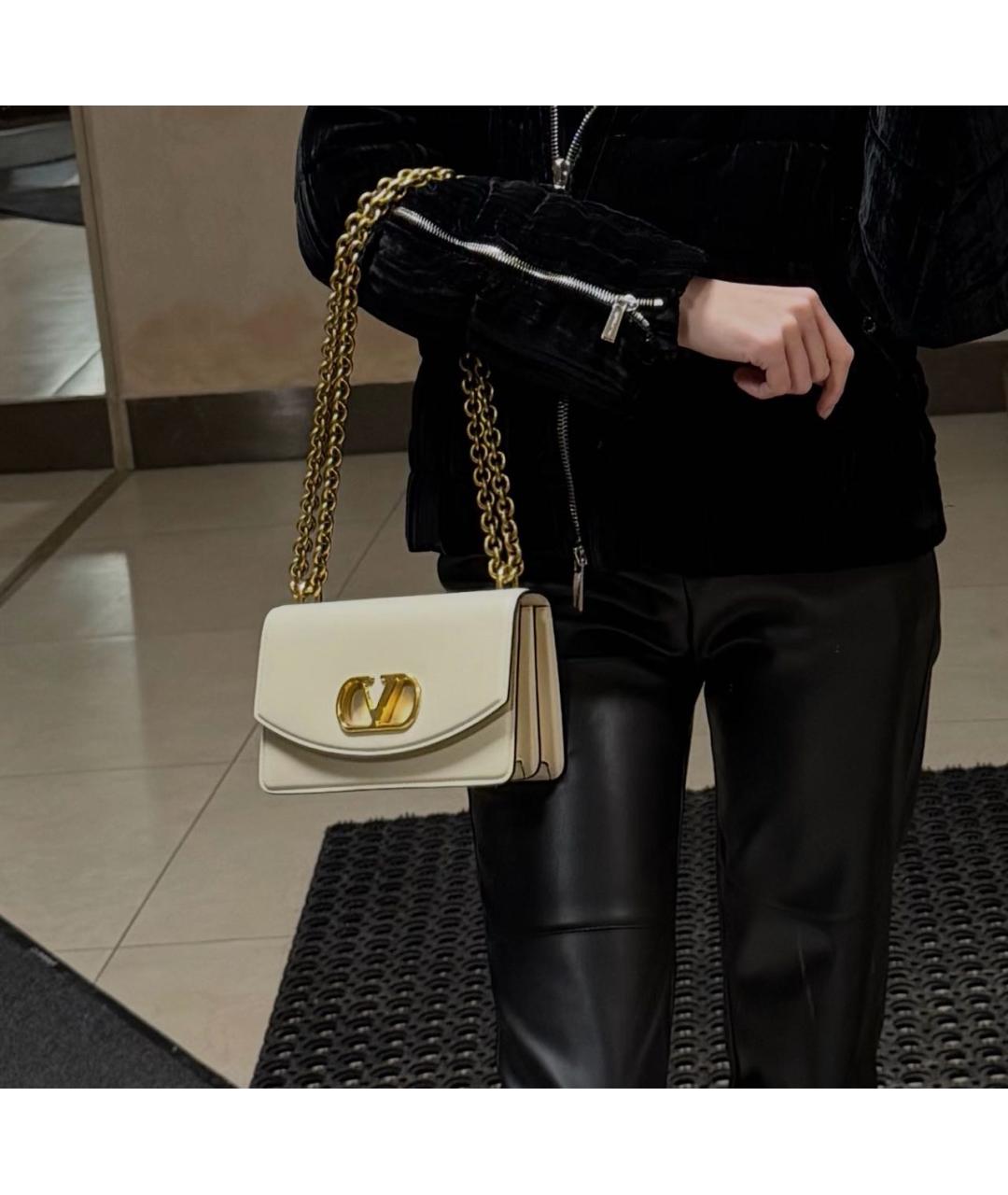 VALENTINO Бежевая кожаная сумка через плечо, фото 3