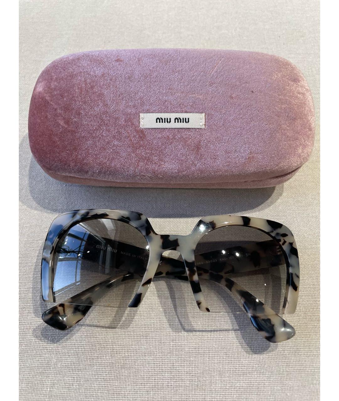 MIU MIU Бежевые пластиковые солнцезащитные очки, фото 3