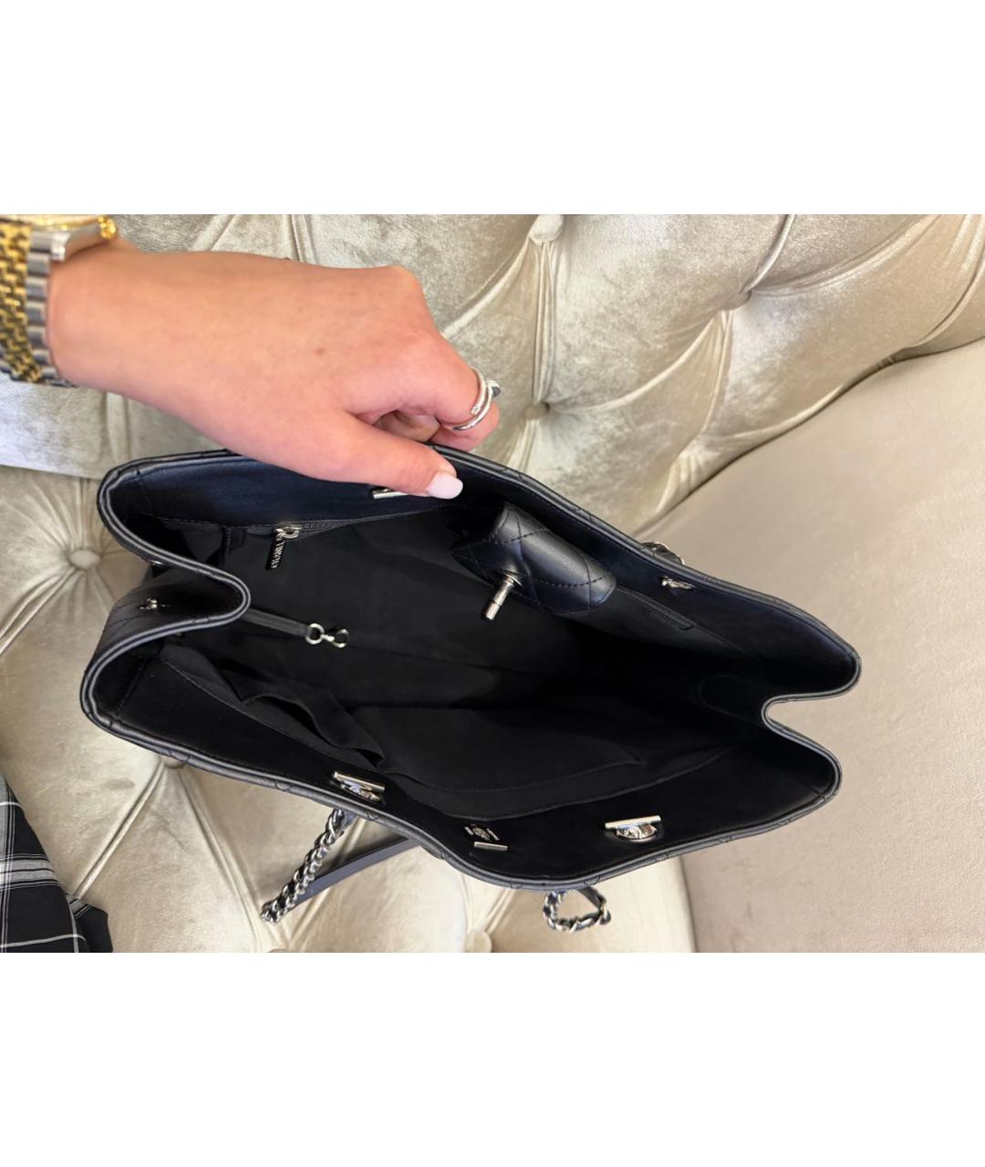 CHANEL Черная кожаная сумка тоут, фото 4