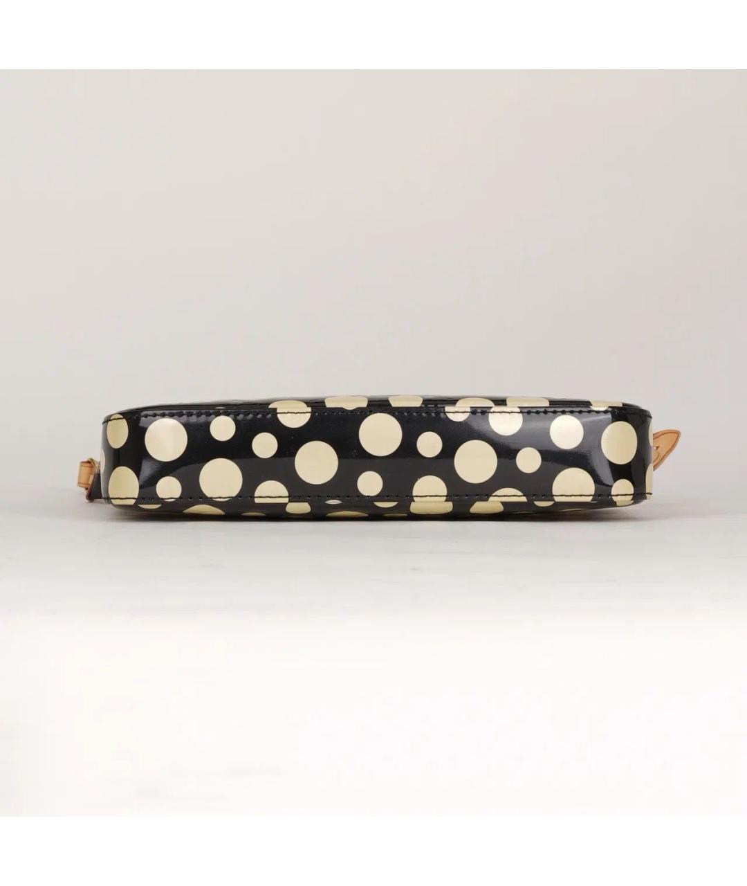 LOUIS VUITTON Черная сумка с короткими ручками из лакированной кожи, фото 5