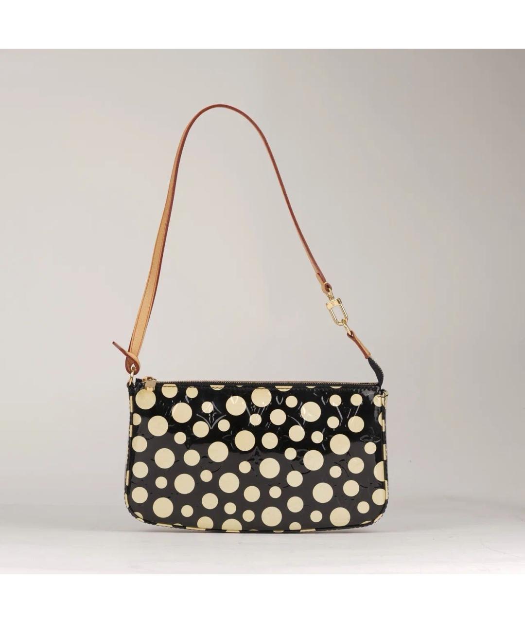 LOUIS VUITTON Черная сумка с короткими ручками из лакированной кожи, фото 9