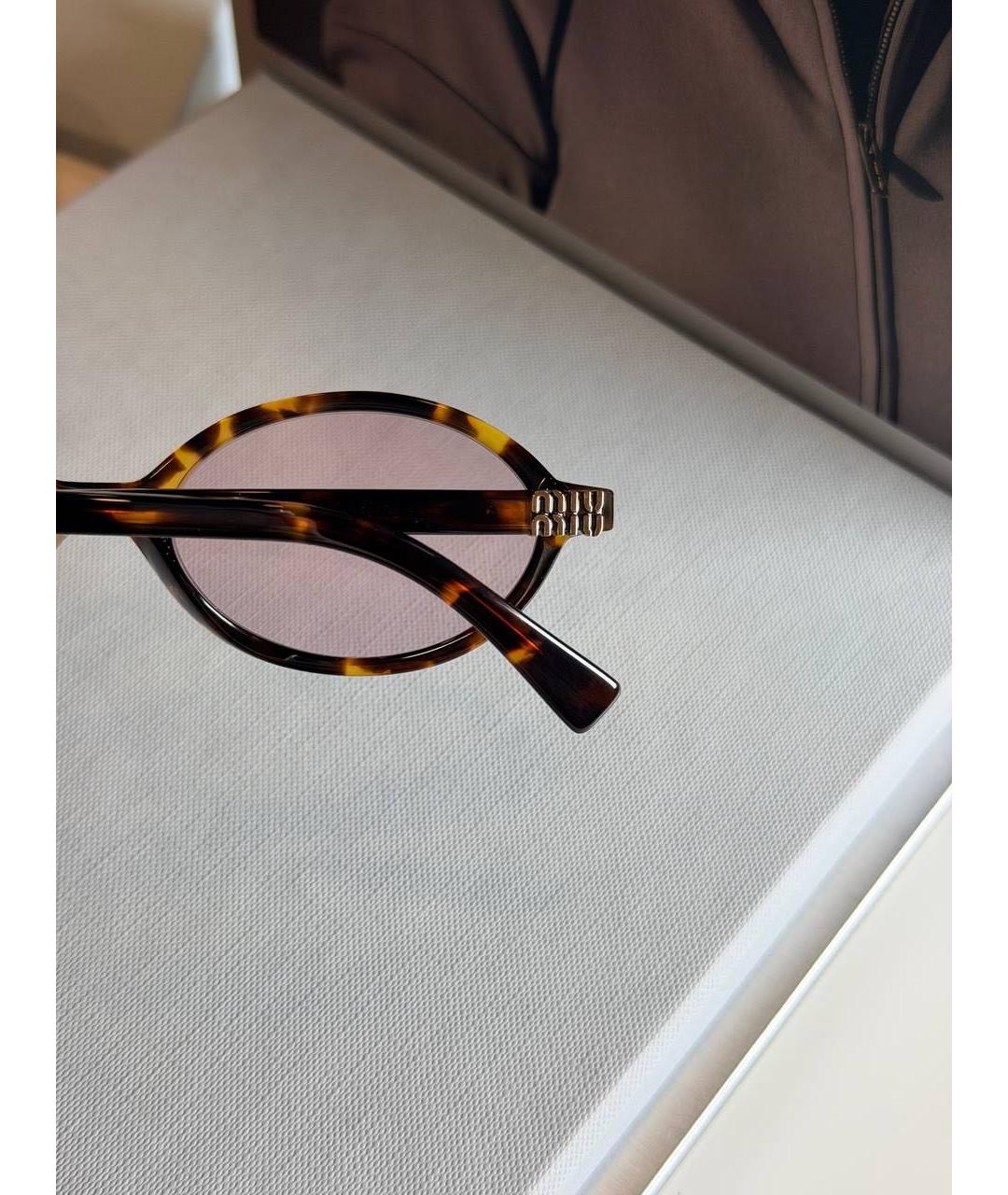 MIU MIU Коричневые пластиковые солнцезащитные очки, фото 5