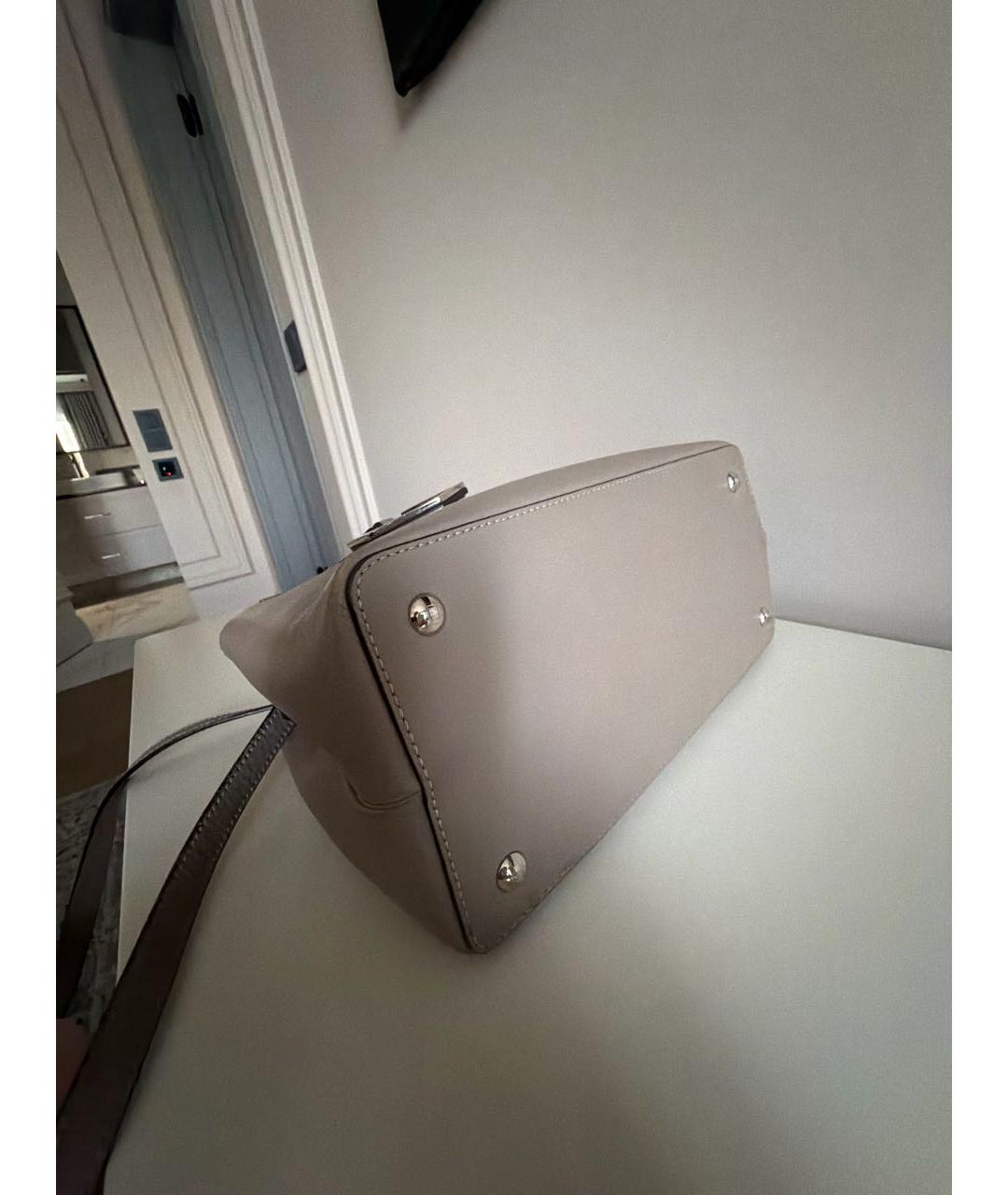 FENDI Бежевая кожаная сумка с короткими ручками, фото 6