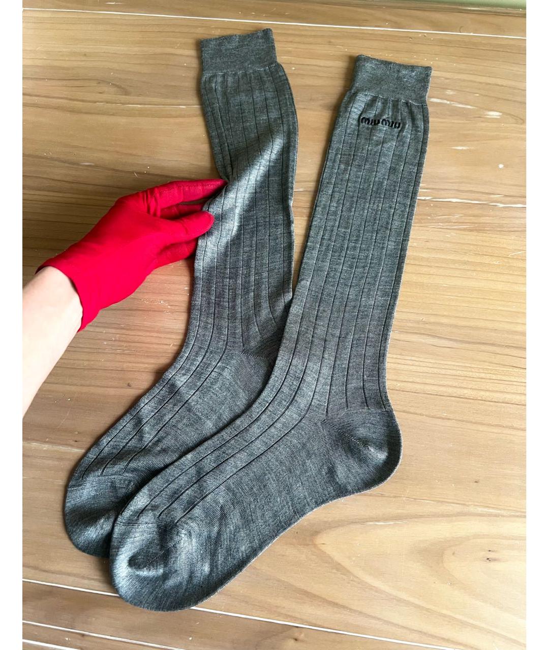 MIU MIU Серые носки, чулки и колготы, фото 2