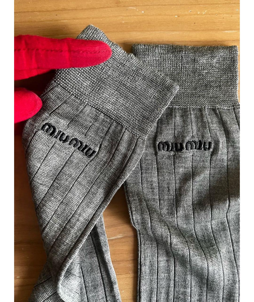 MIU MIU Серые носки, чулки и колготы, фото 3