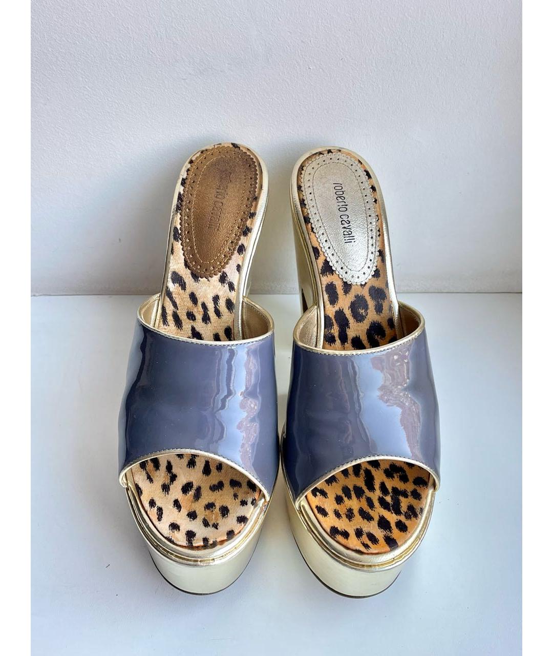 ROBERTO CAVALLI Синие сабо из лакированной кожи, фото 4