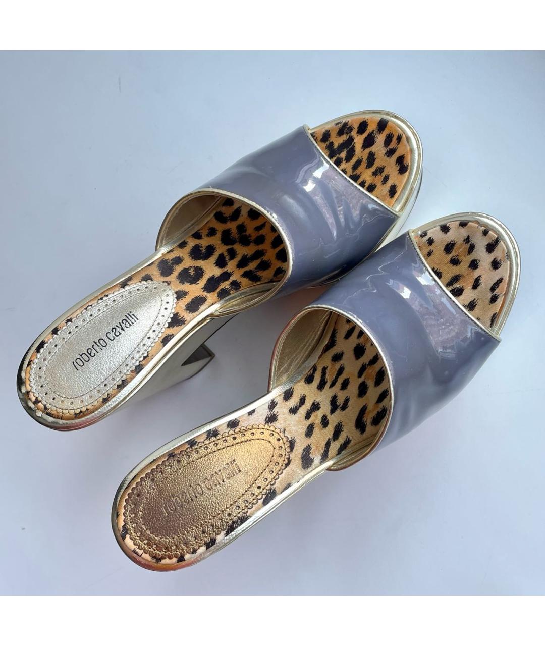 ROBERTO CAVALLI Синие сабо из лакированной кожи, фото 6