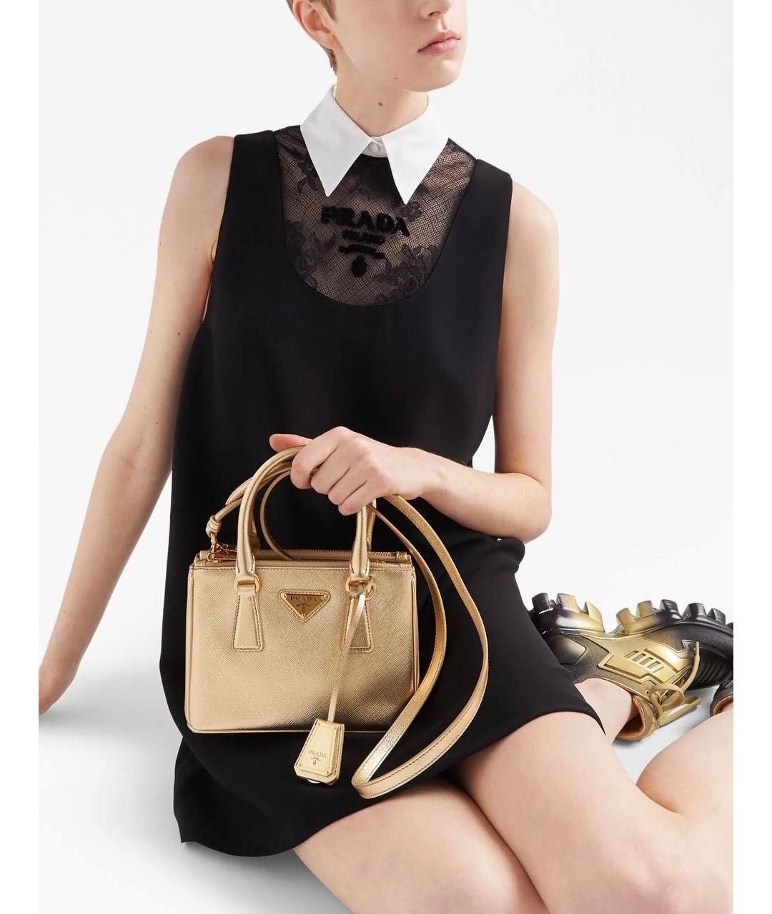 PRADA Золотая кожаная сумка с короткими ручками, фото 6