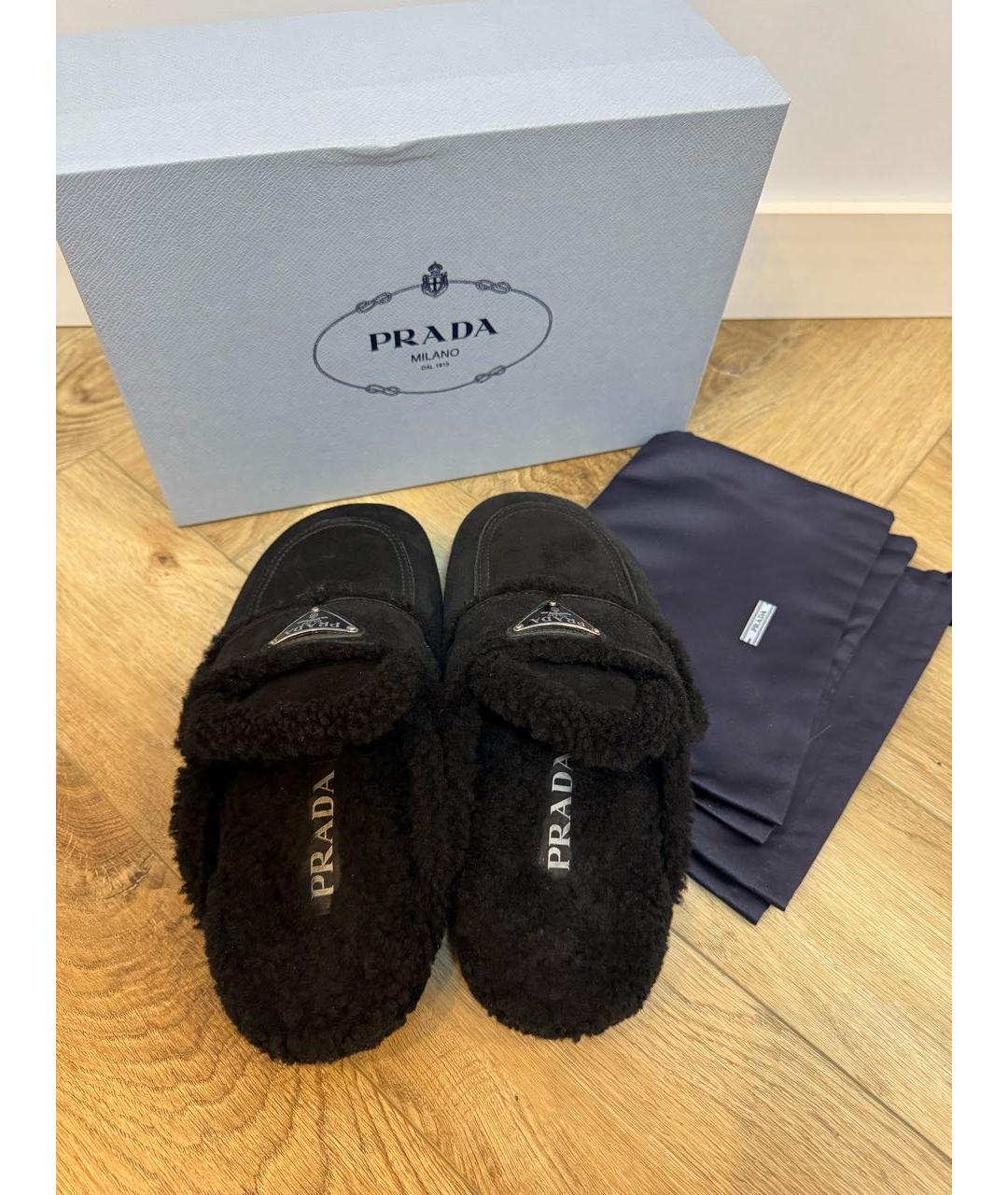 PRADA Черные замшевые сабо, фото 4